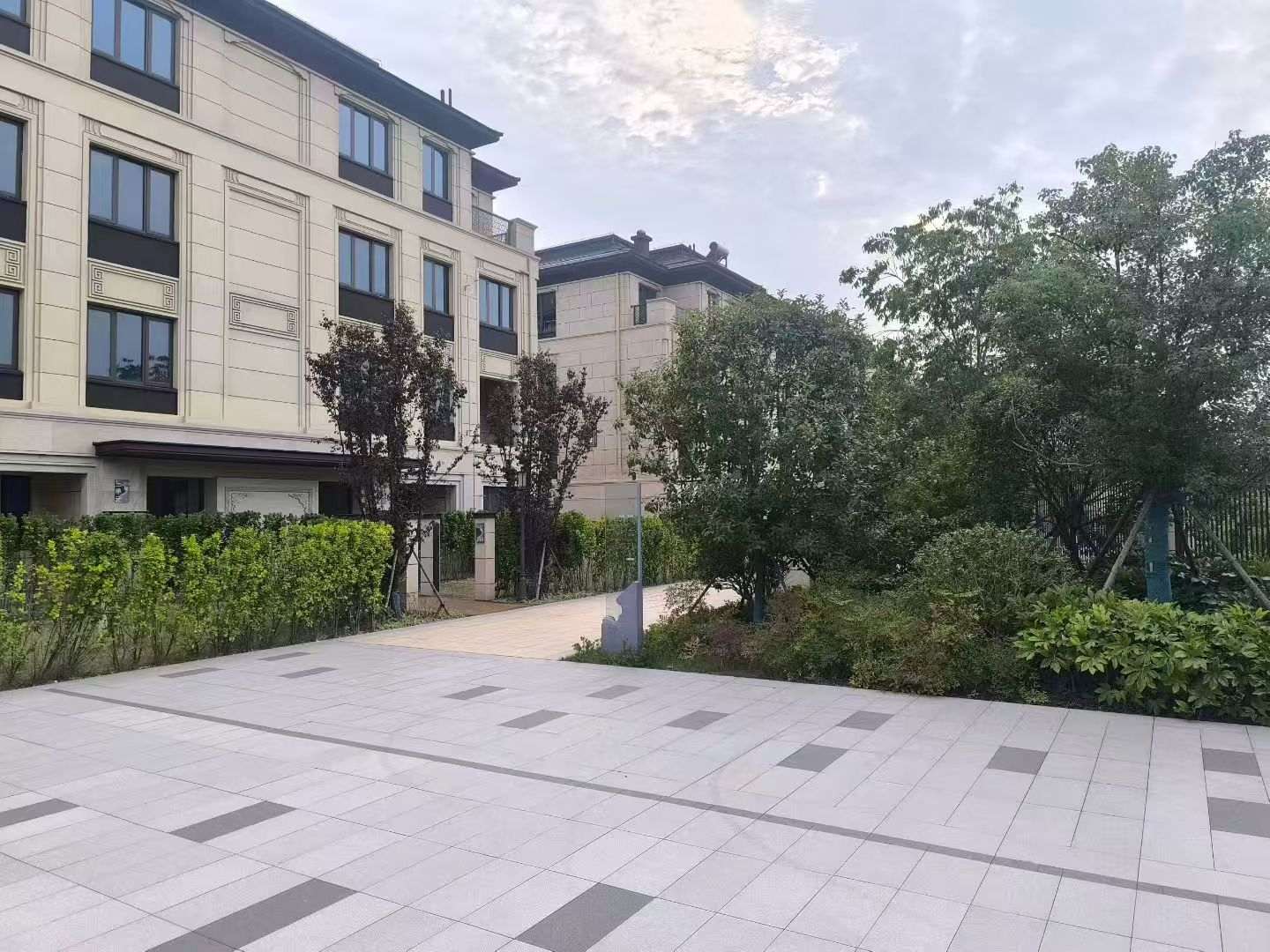 南平 芝麻白与芝麻白搭配铺装，尺寸1200*600