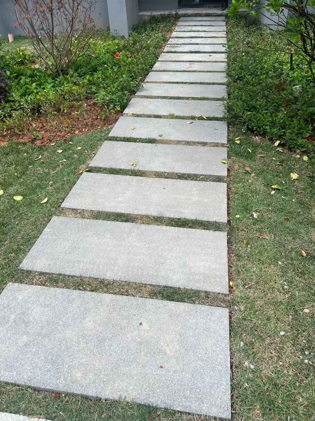南平 芝麻黑小区踏步、汀步石铺装效果